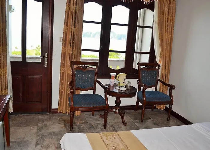 Hoa Binh Hotel Ha Long
